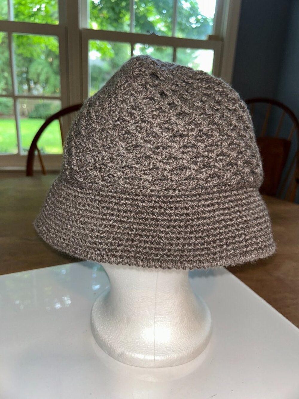 Franck Namani Paris 100% Cashmere Brown Crochet Knit Cloche Hat, made in Italy,